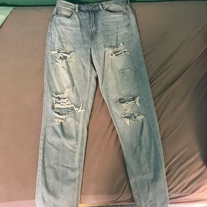 light wash mom jeans